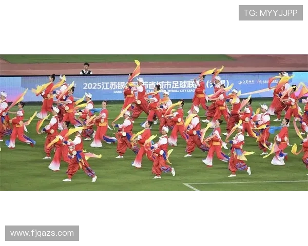 苏超赛场现 散装家庭：父母为连云港助威，子女为苏州呐喊(1)